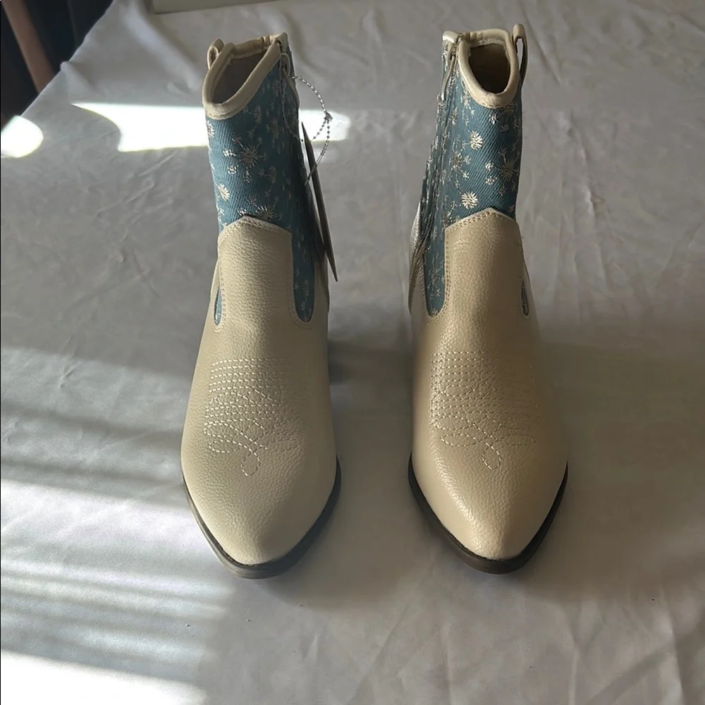 Stylish Cream and Blue Ankle Boots with Elastic Panels